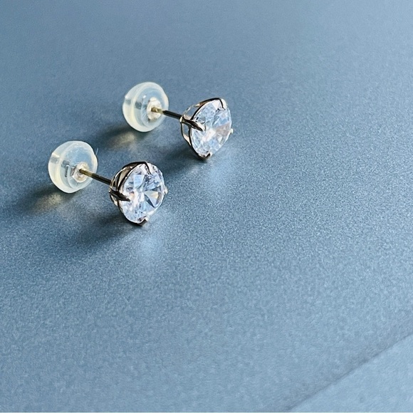 14k Gold White Shiny Zircon Classic 6mm 1.68tcw Solitaire Stud Earrings - Picture 4 of 7